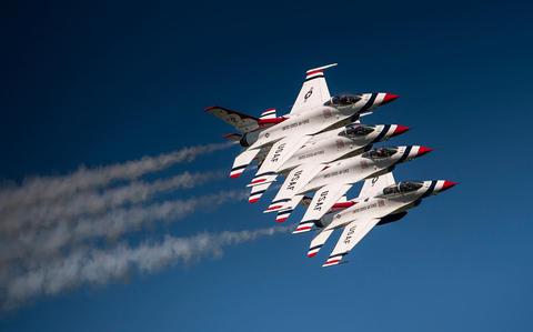 The Thunderbirds, Air Force icons, know how to woo a crowd - AF ...