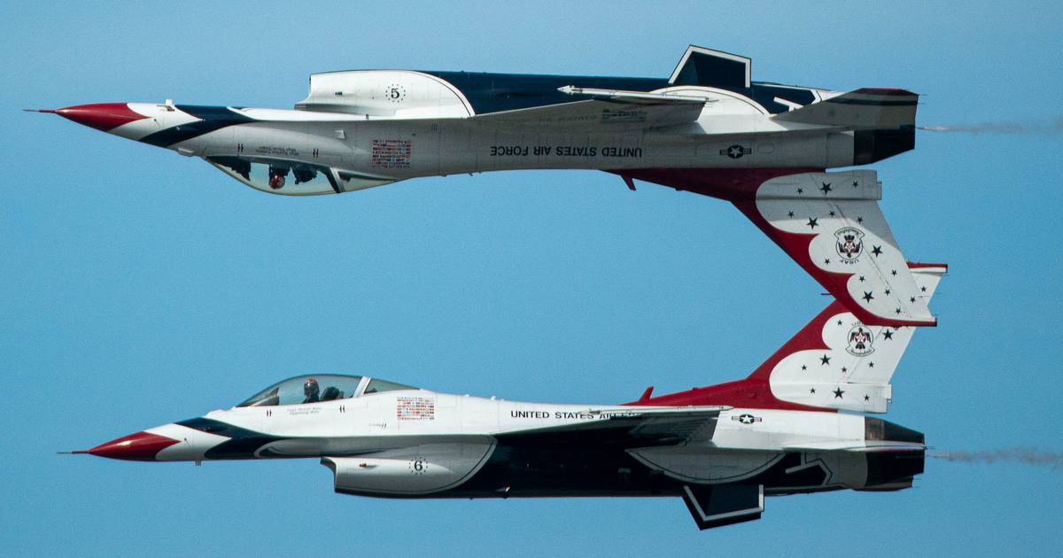 Arctic Thunder airshow takes to the skies over Anchorage AF Thunderbirds